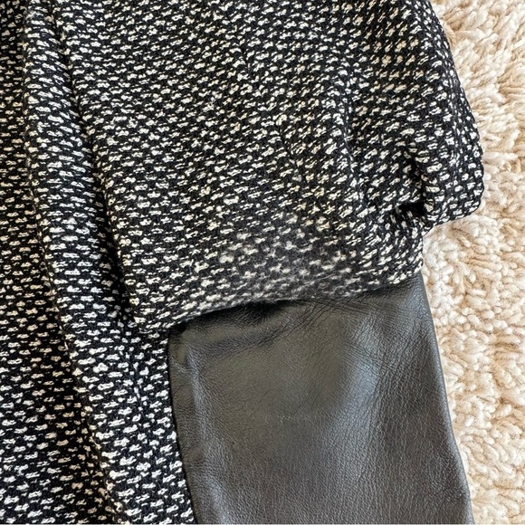 ST JOHN COLLECTION BY MARIE GRAY Tweed Jacket with leather collar and detail - Picture 10 of 10